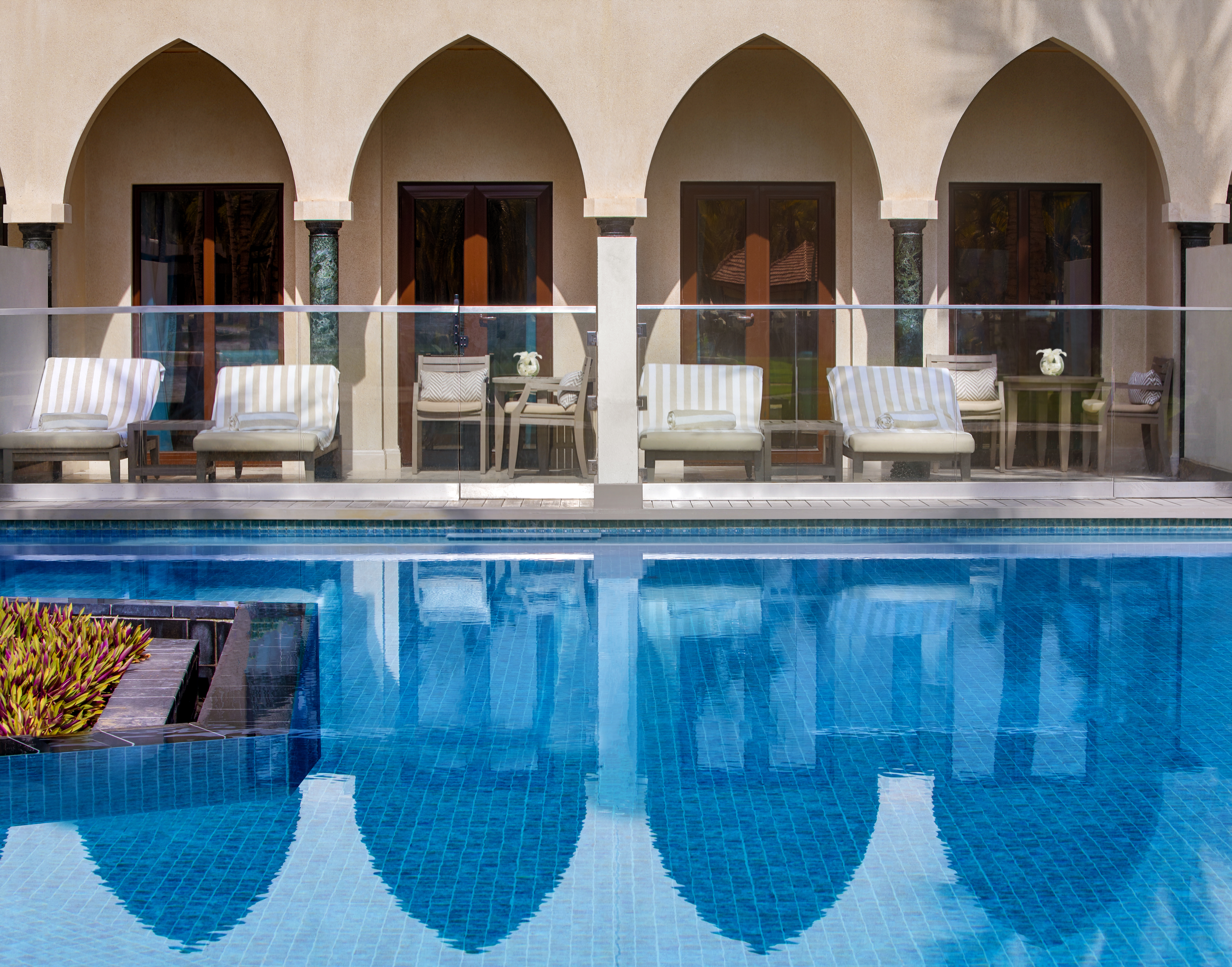 Lagoon Guest Room - Deck With Pool View